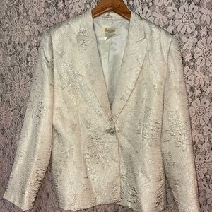 Peck & Peck Ivory Brocade Women's Blazer with a floral pattern. Size 4